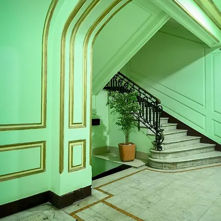 Apartment Dream In The Old Town: Bright & Comfy Studio Bucharest
