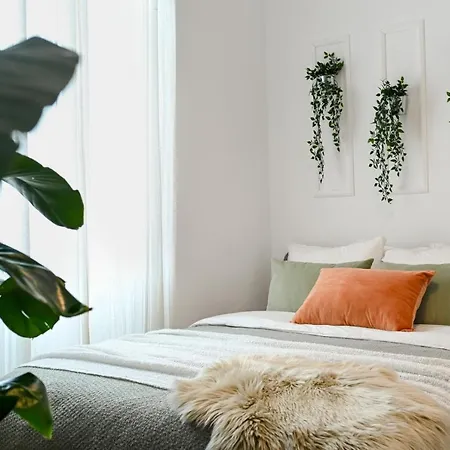 Dream In The Old Town: Bright & Comfy Studio Apartment Bucharest
